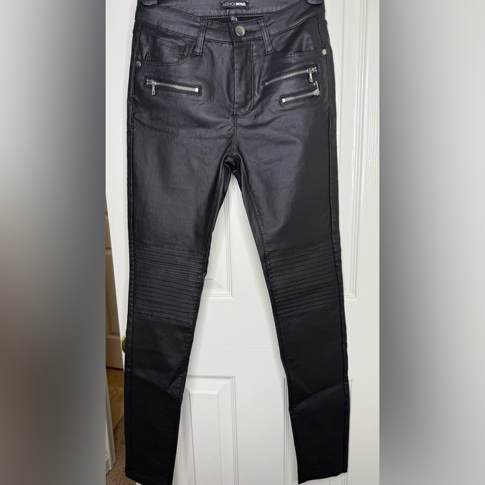 Fashion Nova || Black || Moto Chic Faux Leather Pant || Size Small